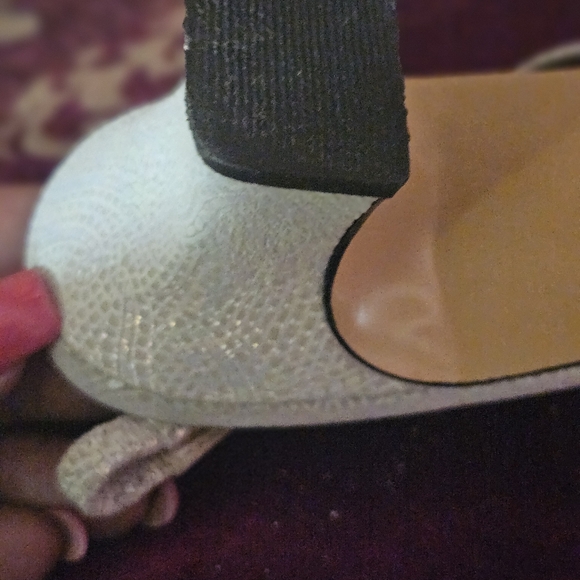 Elegant White Slingback Heels - Picture 4 of 10